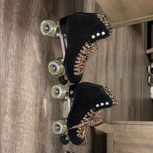 Sleek Black and Brown Skates with Modern Design